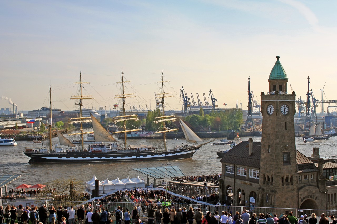 Sailing ships Departure Parade