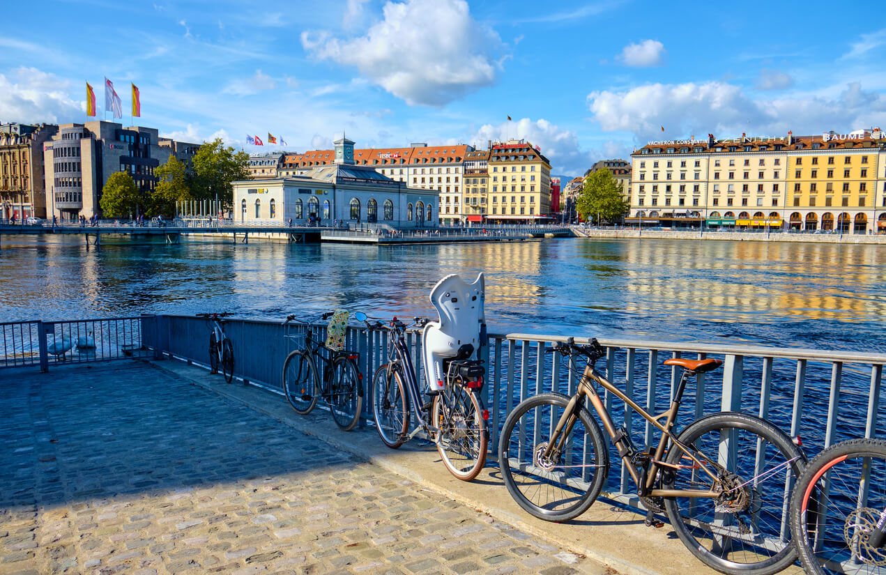 Cycle by Lake Geneva, essential outdoor activity for Geneva travel guide