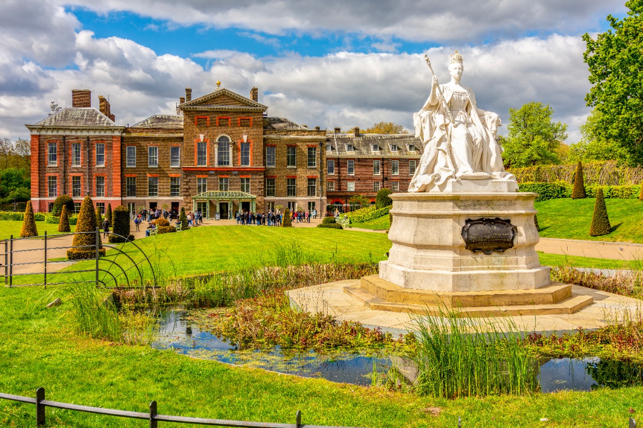 Queen Victoria monument at Kensington palace