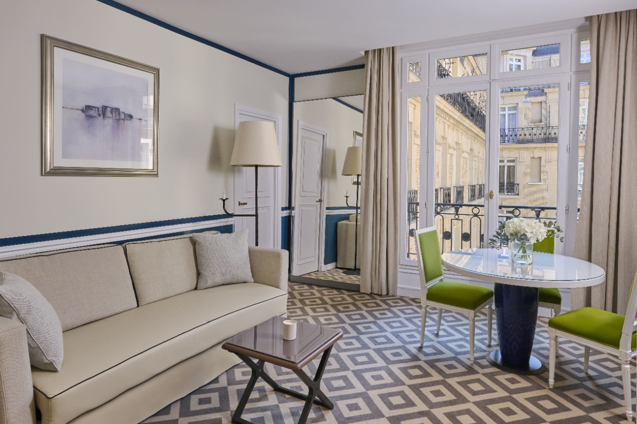 suite-deluxe-une-chambre-fraser-suites-le-claridge-champs-elysees