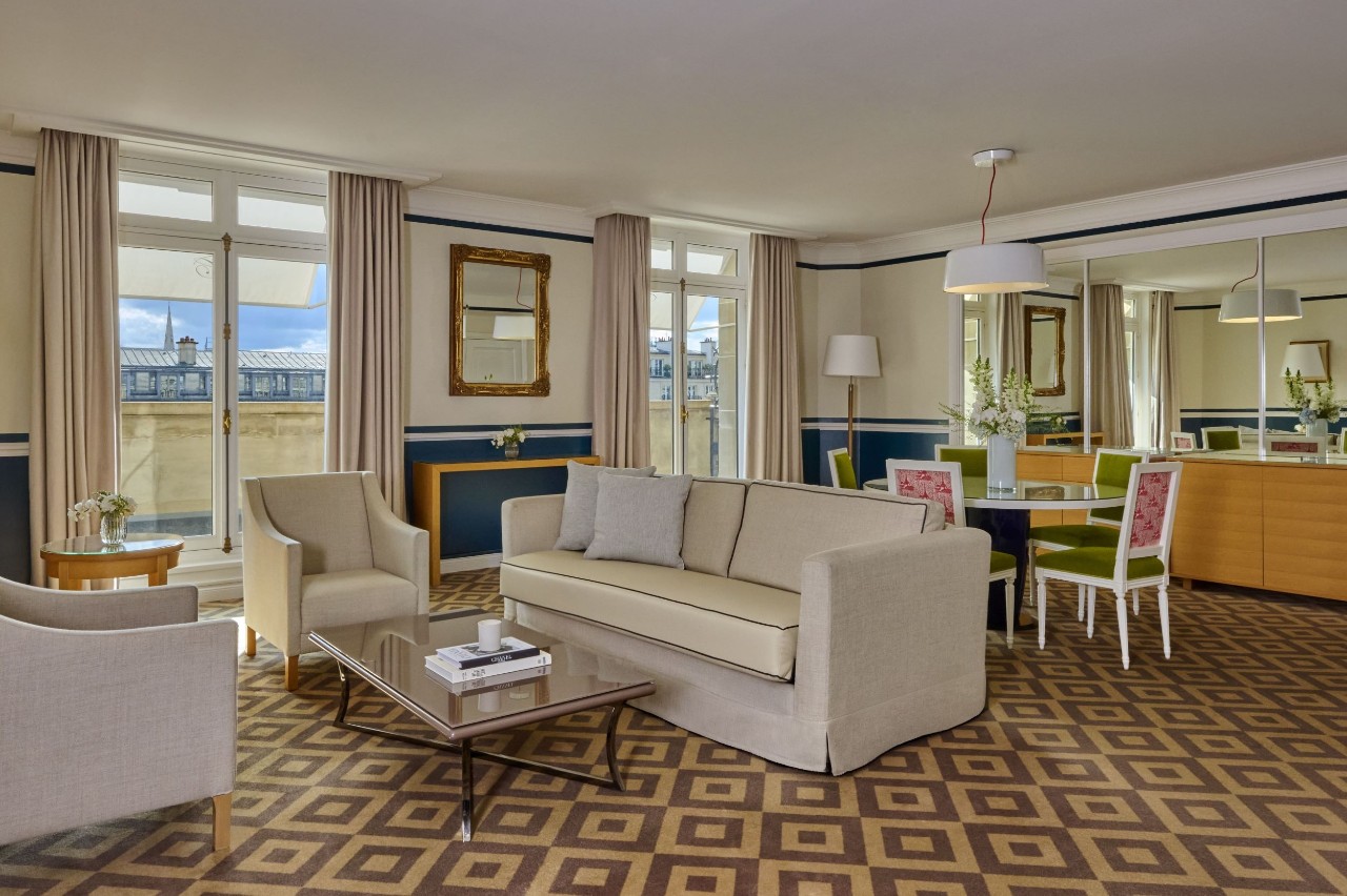 suite-presidentielle-trois-chambre-vue-champs-elysees-fraser-suites-le-claridge-champs-elysees